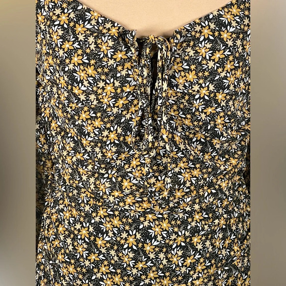 Lush‎ Black Ruched Sheath Mini Dress Size Small Yellow
Sweetheart Ruffle NEW - Picture 11 of 16